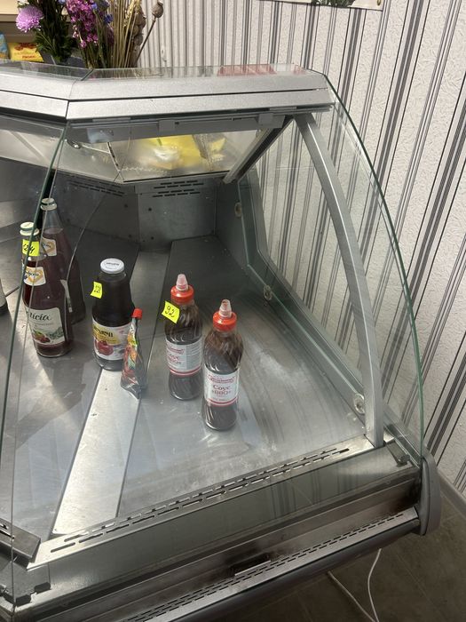 Холодильна вітрина кутова