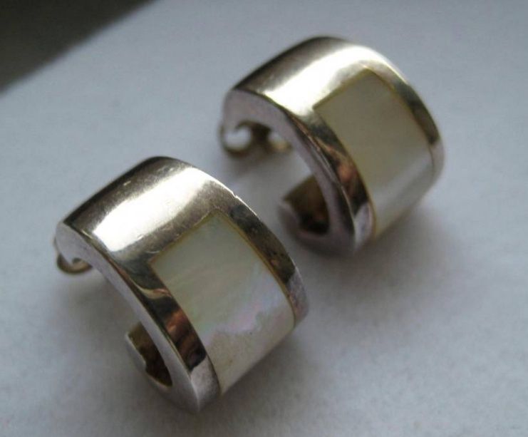 Brincos de prata e madrepérola ( como novos )