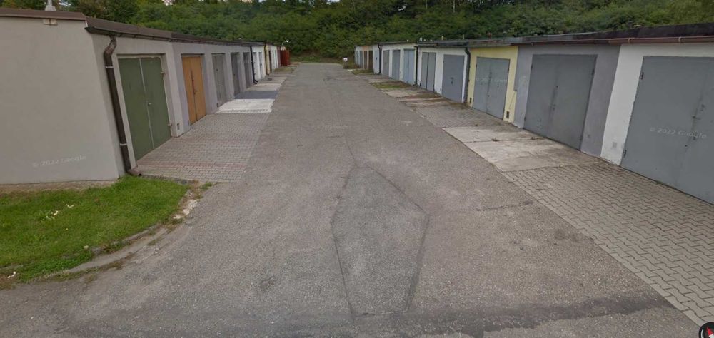 Garaż do wynajęcia na elektrowni, idealny do ładowania elektryka.