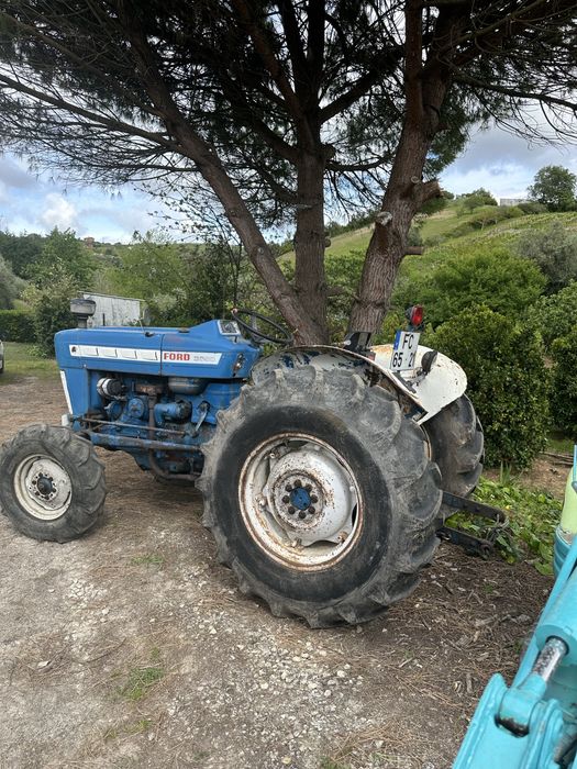 Aluguer de Mini Giratória | Trator | Bobcat | Camionete Basculante | Retro escavadora | Recolha de Entulho | Escavações | Limpeza se terrenos