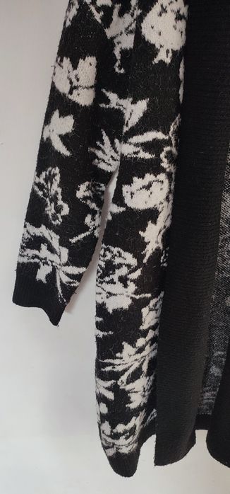 Medicine długi kardigan sweter czarno biały w kwiaty M