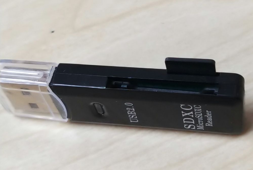 USB Flash Drive for 2 SD Cards64751690251778121