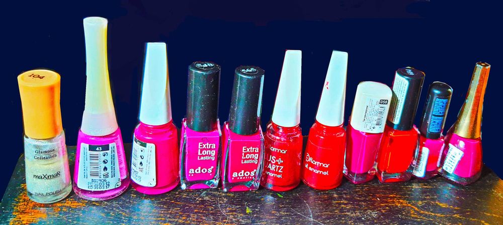 Обменяю много цветного лака на 3 флакона прозрачного лака.