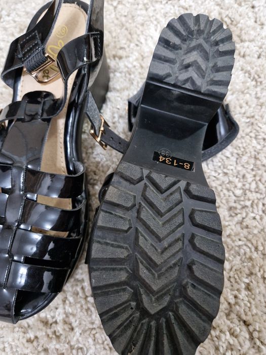 Босоніжки  стан нових 38 р.