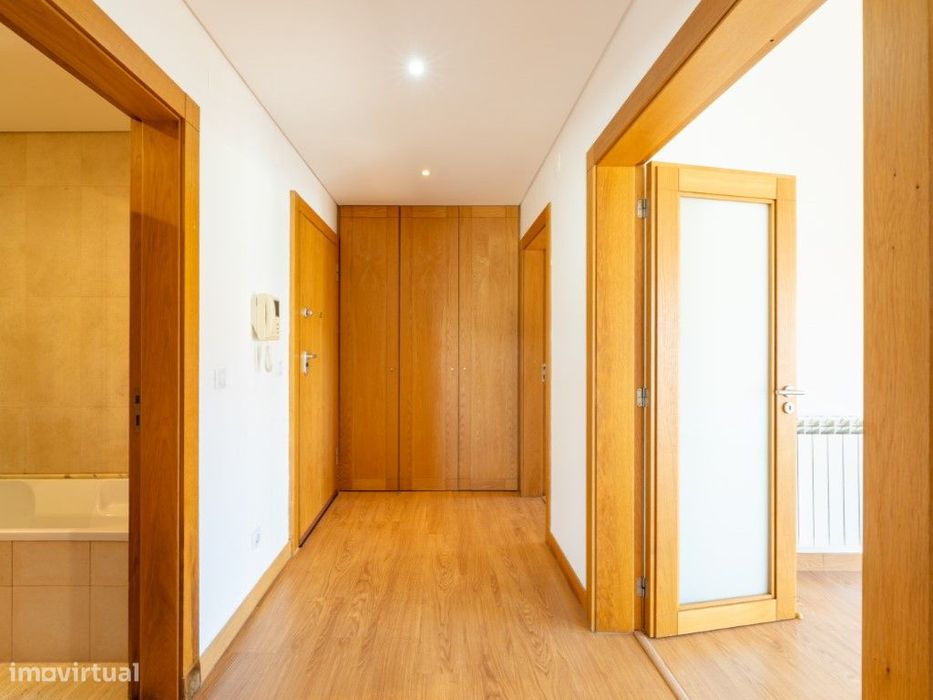 Apartamento T1+2 para arrendamento sem móveis, em condomínio privad...