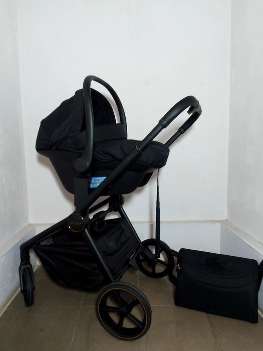 Коляска CARRELLO Epica 2025 року ШОУРУМ 2/1 також 3/1