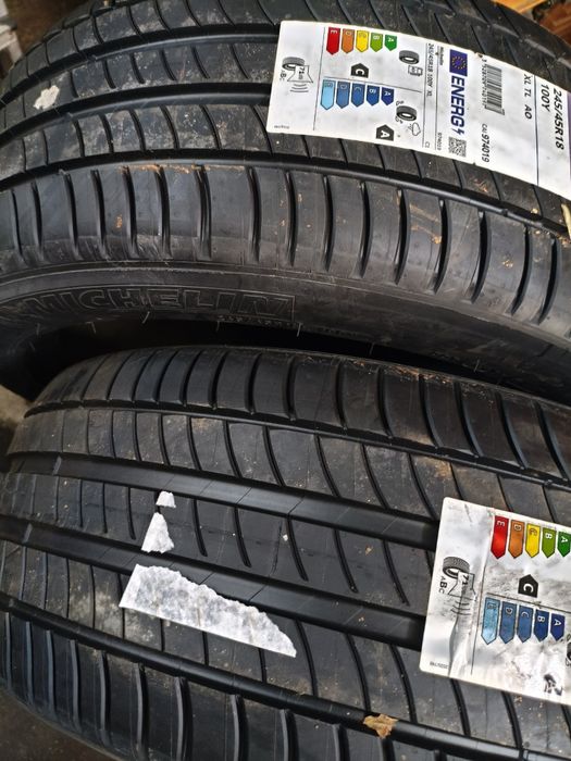 Pneus 245/45 r18