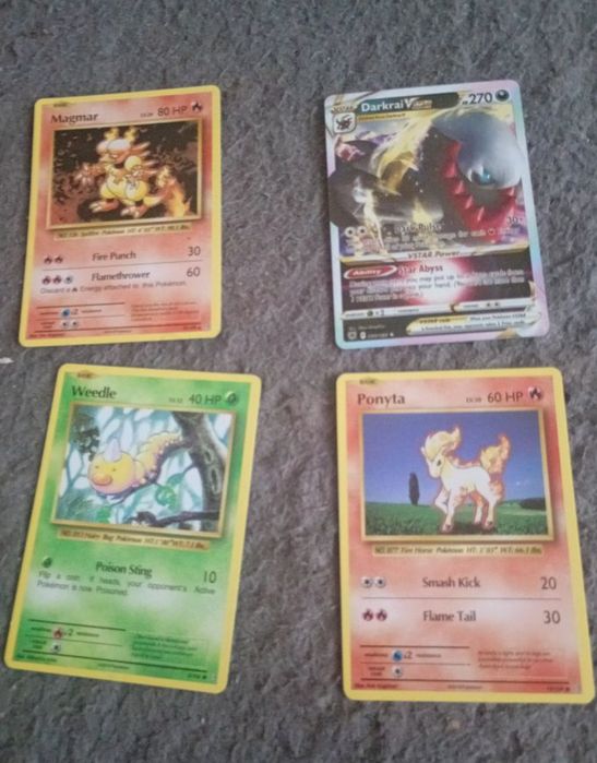 Różne karty Pokemon