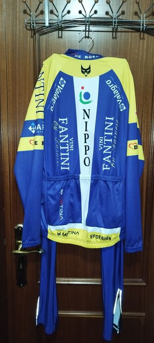 Bicicleta Btwin. Conjunto Jersey e calças. 
Con