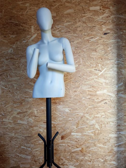 Manekin sklepowy ABs