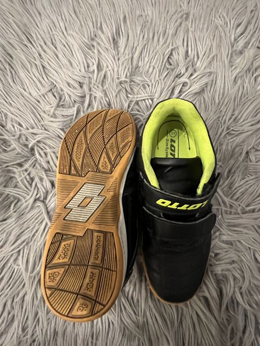 Buty do pilki halowki Lotto rozmiar 31
