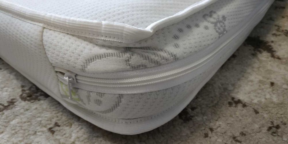 Дитяче ліжечко з шухлядою і матрациком.б/у