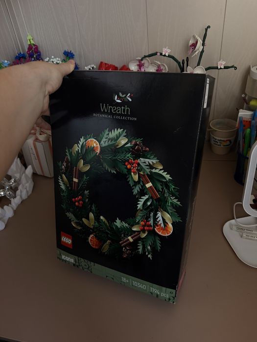Новий Конструктор LEGO Botanicals Різдвяний Вінок