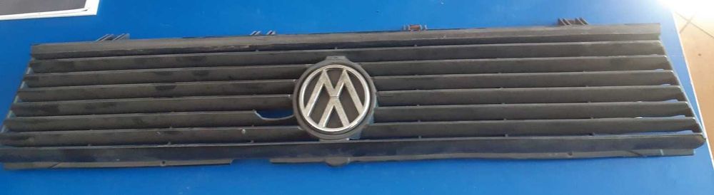 Grill przedni atrapa przód Vw Passat B2 321853653G