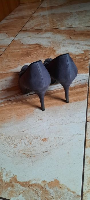 Buty -szare na obcasie
