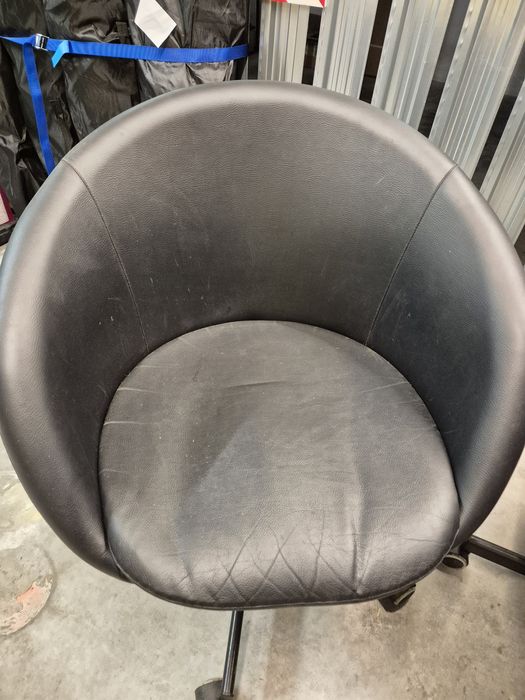 2 szt Ikea Skruvsta czarna skóra fotel obrotowy krzeslo