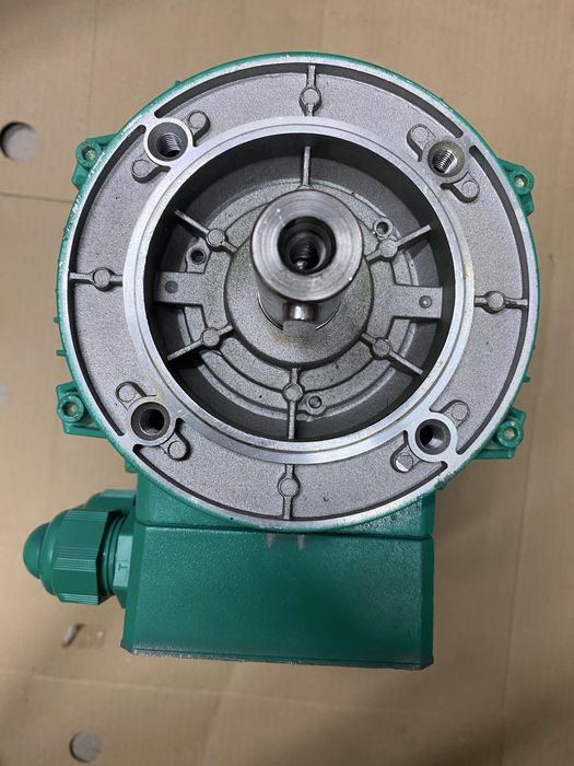 Silnik elektryczny trojfazowy 1,5 kW, nowy, nieuzywany