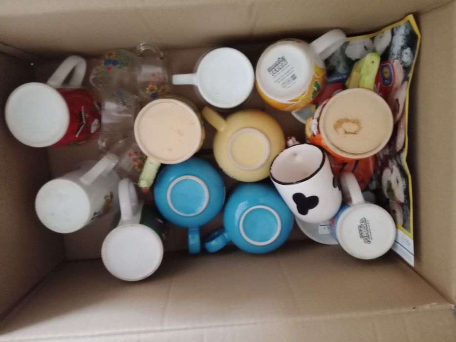 Quadro e canecas várias