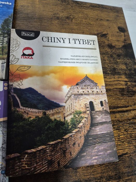 Przewodniki turystyczne z mapami