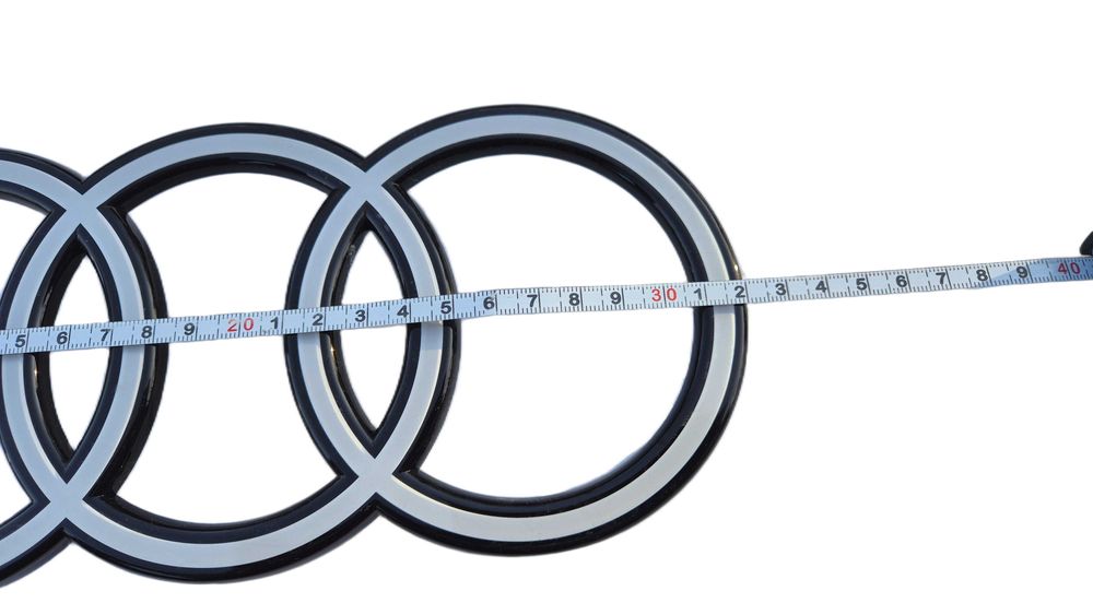 Emblemat Znaczek Logo AUDI Atrapy GRILLA Q7 2024- BIAŁY OE 4M0 NOWY !