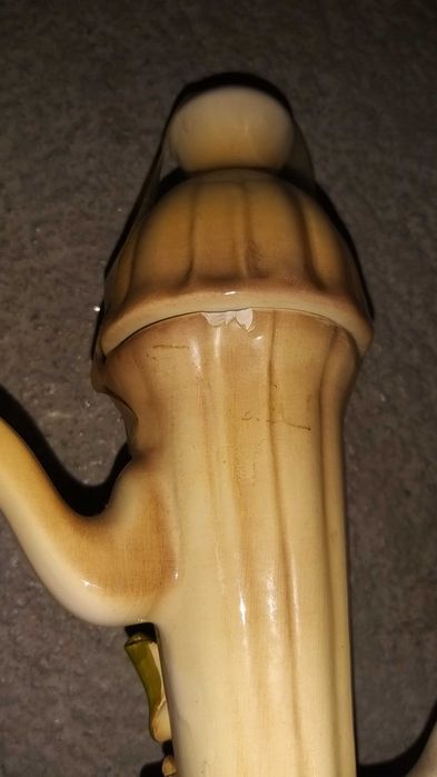 jarra em forma de pato com flores