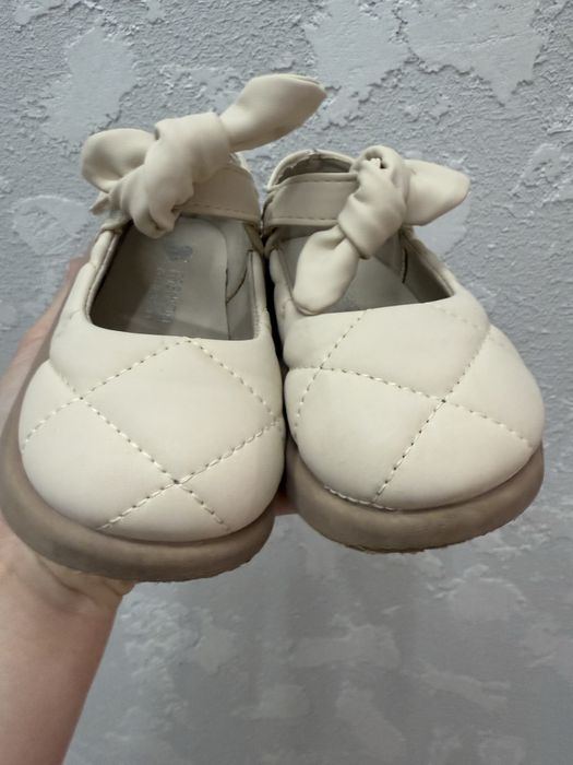 Туфельки для дівчинки