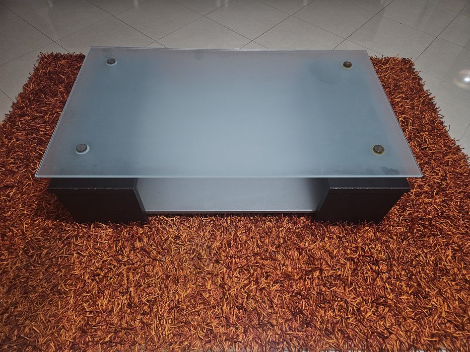 Vendo mesa de centro com vidro fosco