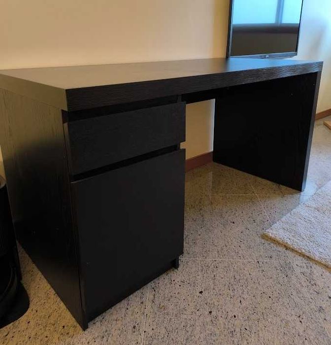 Secretária IKEA Malm preta/castanho escuro