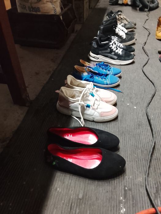 Віддам безкоштовно взуття