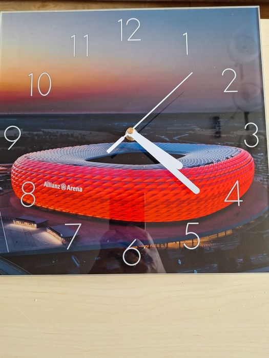 Zegar na  szkle 30x30