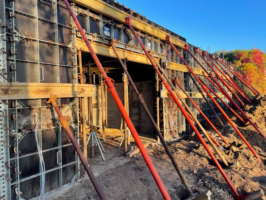 Kompletny zestaw szalunku stropowego 150m2 dźwigary podpory głowice