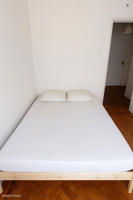 Quarto - localizado em Benfica Lisbon