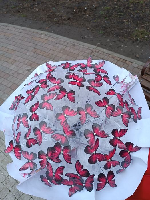 Букет з метеликами