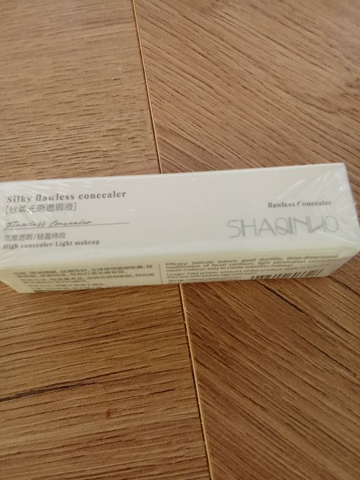Płynny korektor pod oczy Shaqiron