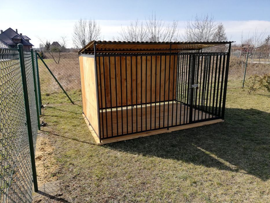 Boks i kojec dla psa. Solidna klatka, zagroda - idealne rozwiązanie.