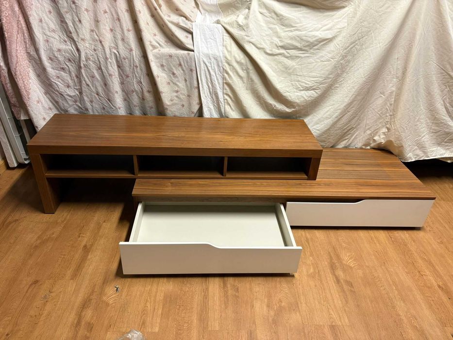 Móvel TV em MDF folha de nogueira com prateleira suspensa