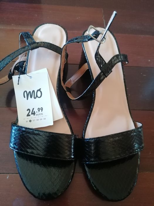 Sandálias pretas NOVAS