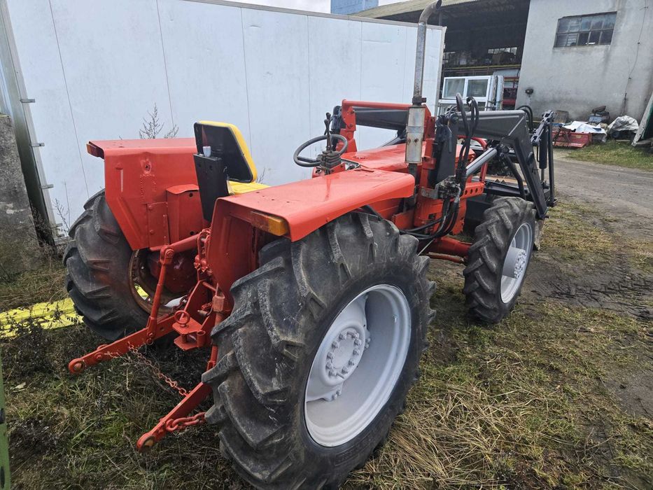 Ciągnik rolniczy Renault z turem