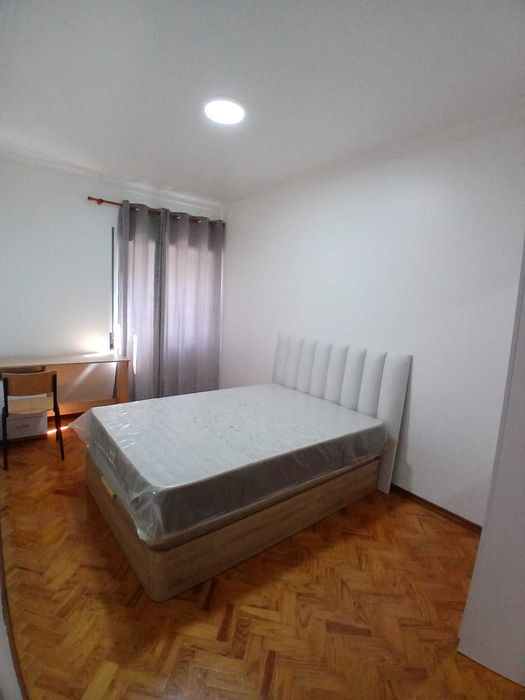 Modernidade e Conforto na Mina de Água, Amadora Quartos Individuais em T6 Totalmente Remodelado – Rua Sebastião da Gama