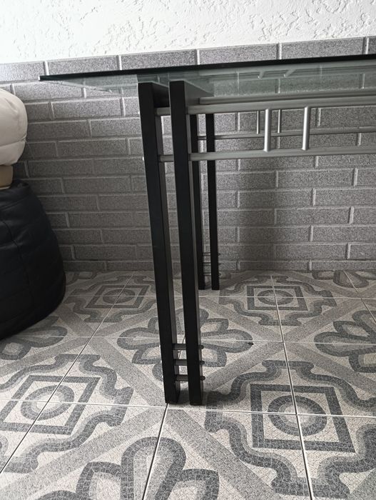 Mesa de jantar com tampo em vidro