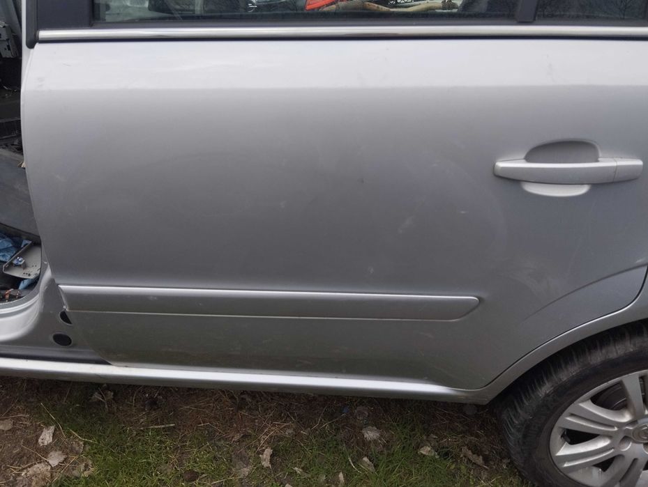 Opel zafira drzwi lewe tył Z176