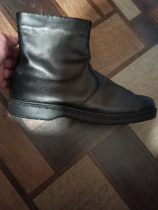 Продам кожаные новые ботинки зимние