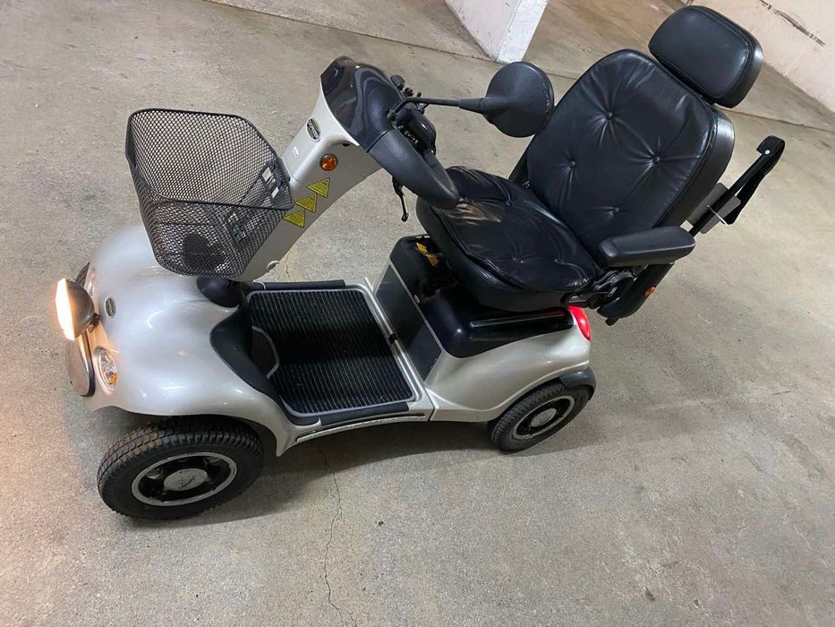 Електричка машина  для людей літнього віку та інвалідів