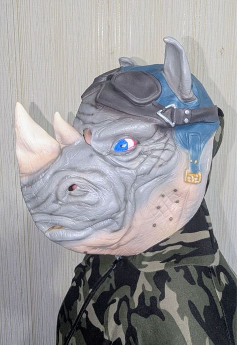 Маска шолом носорога