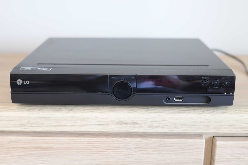 LG DH3120S Home Theater System