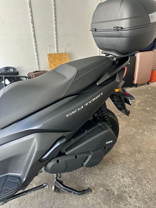 Mota 125  Kymco Sky Town