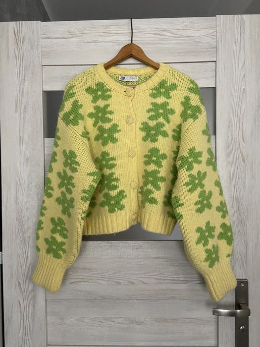 Żółty sweter kardigan w kwiaty ZARA