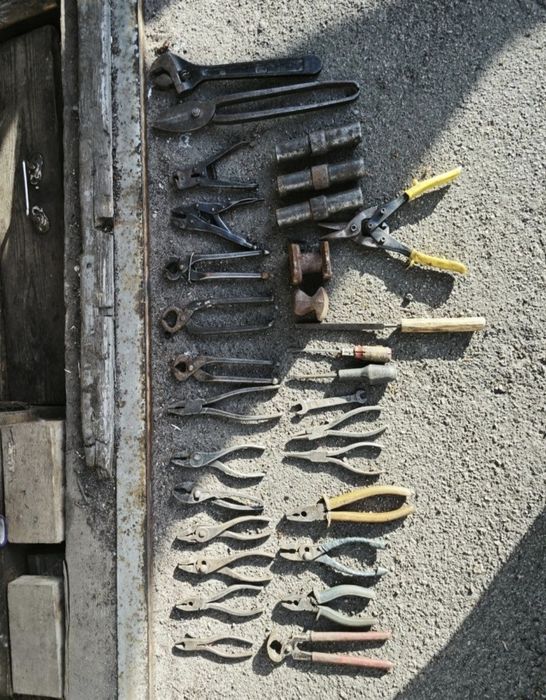 Молотки, кусачки, ножиці по металу