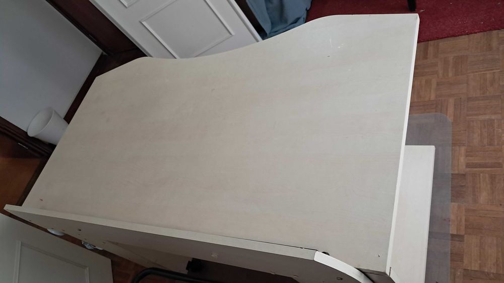 Secretária grande e em ótimo estado