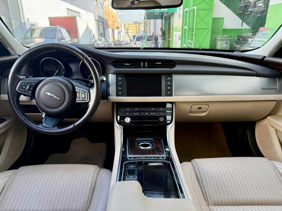 JAGUAR XF II (X260) 2.0 D automático